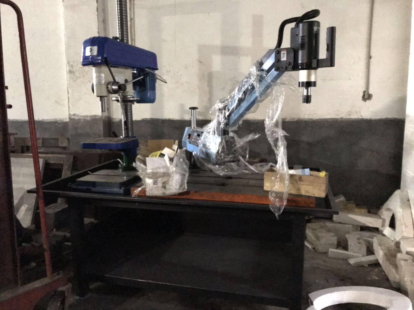 感謝豐澤區強輝模具加工廠惠購福機臺鉆Z4116/搖臂伺服攻絲機M16/鑄造工作臺T18加厚型/雙工位鉆床架