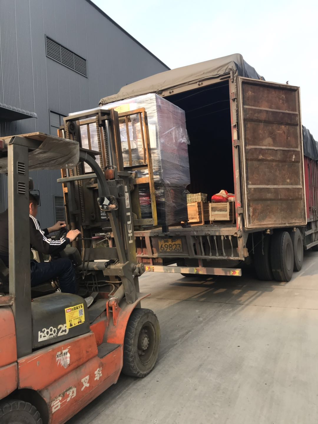 感謝輝盛（龍巖）機(jī)械有限公司惠購Z1620支重輪數(shù)控鉆油通孔機(jī)/支重輪自動工裝