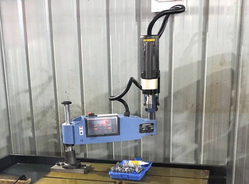 感謝新永豐機械惠購搖臂攻絲機M16