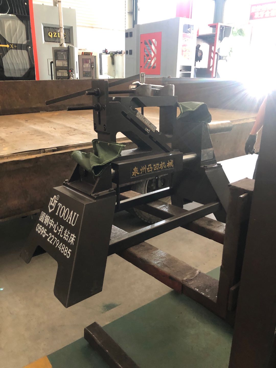 感謝泉航工程機械惠購0.6米中心孔鉆床機身架