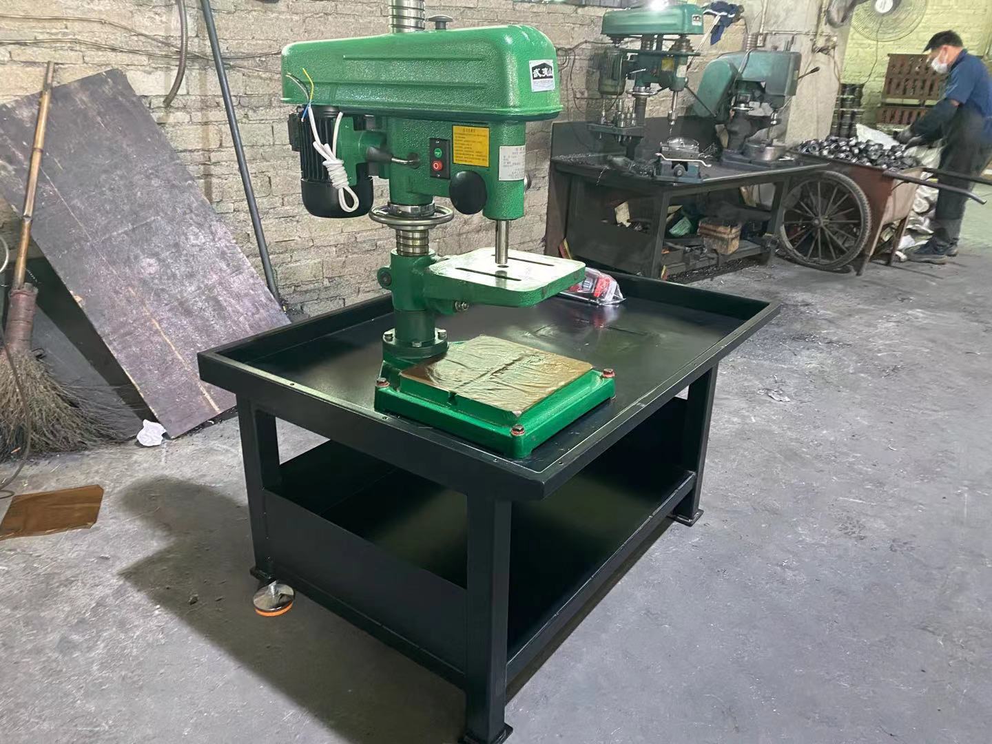 感謝光伏鄭老板惠購武夷山臺鉆Z4116兩工位工作臺