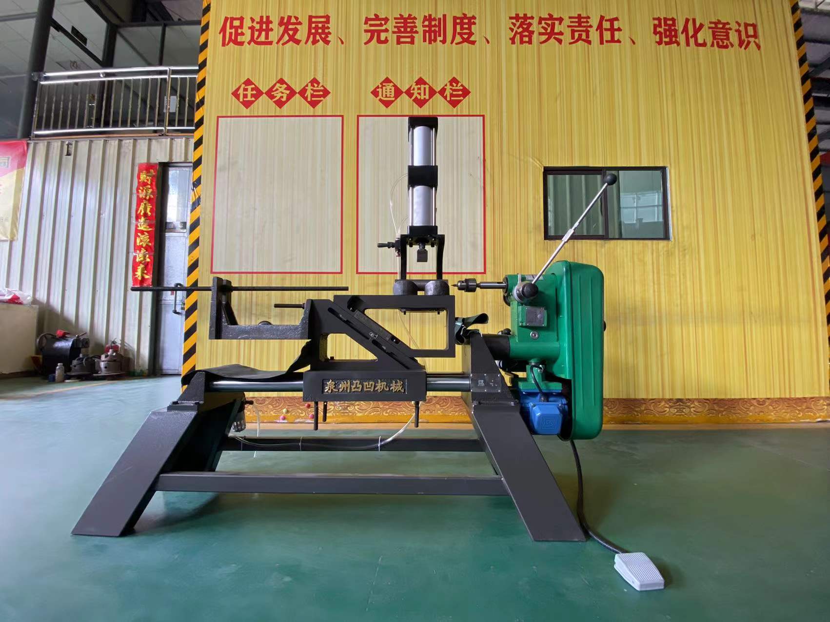 感謝上海**機電惠購1.2米圓鋼中心孔鉆床帶氣動工裝