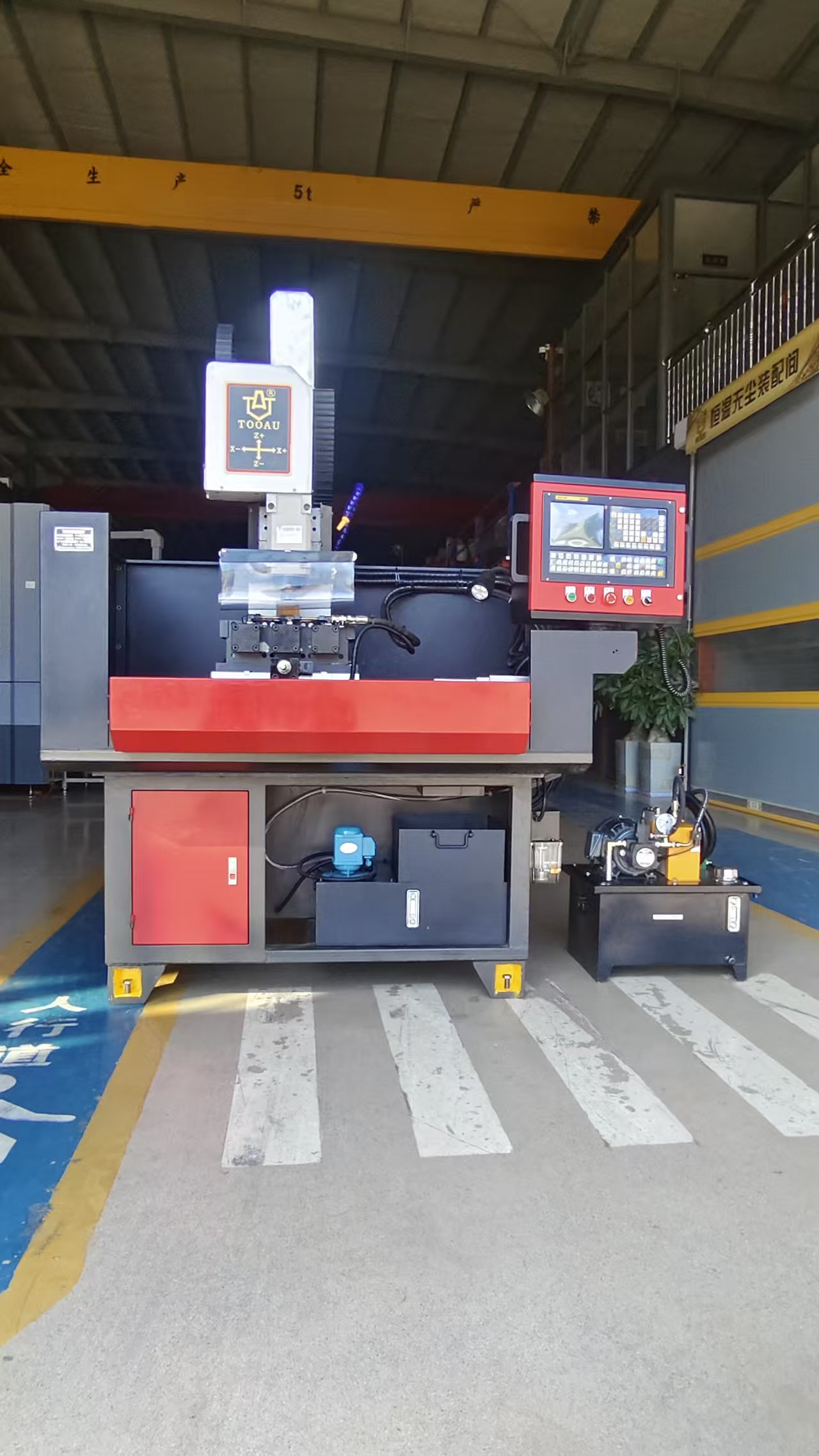 感謝泉州xx機(jī)械有限公司惠購ER32方立柱數(shù)控鉆床