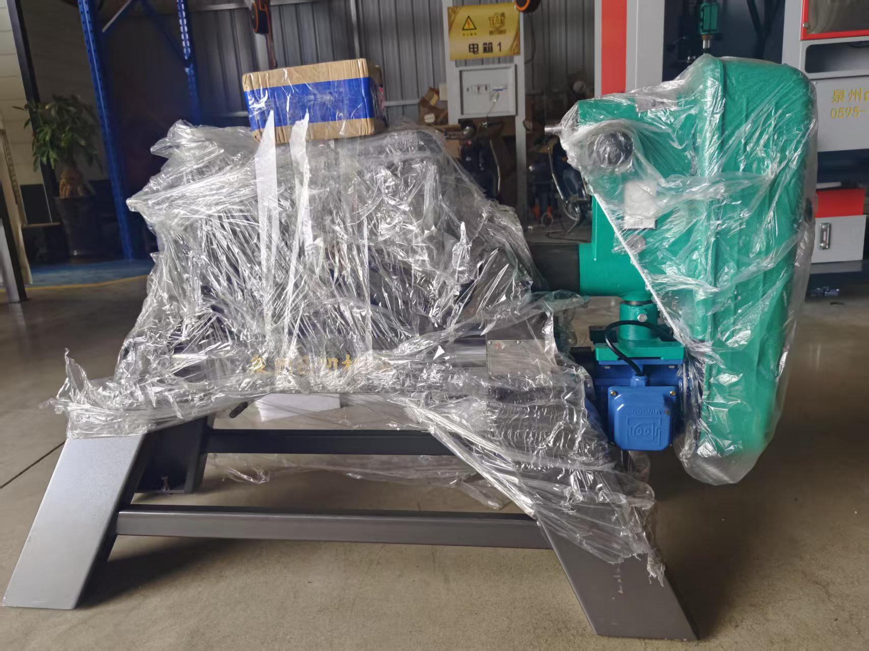 感謝廣州xx模具配件有限公司惠購0.6米圓鋼中心孔鉆床