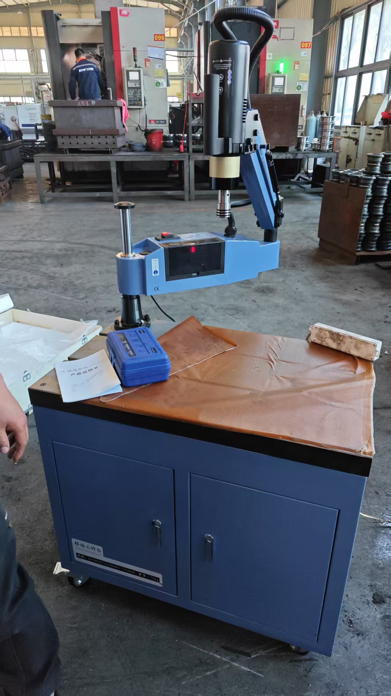 感謝泉州市xx機(jī)械設(shè)備有限公司惠購搖臂攻絲機(jī)和移動(dòng)工作臺(tái)