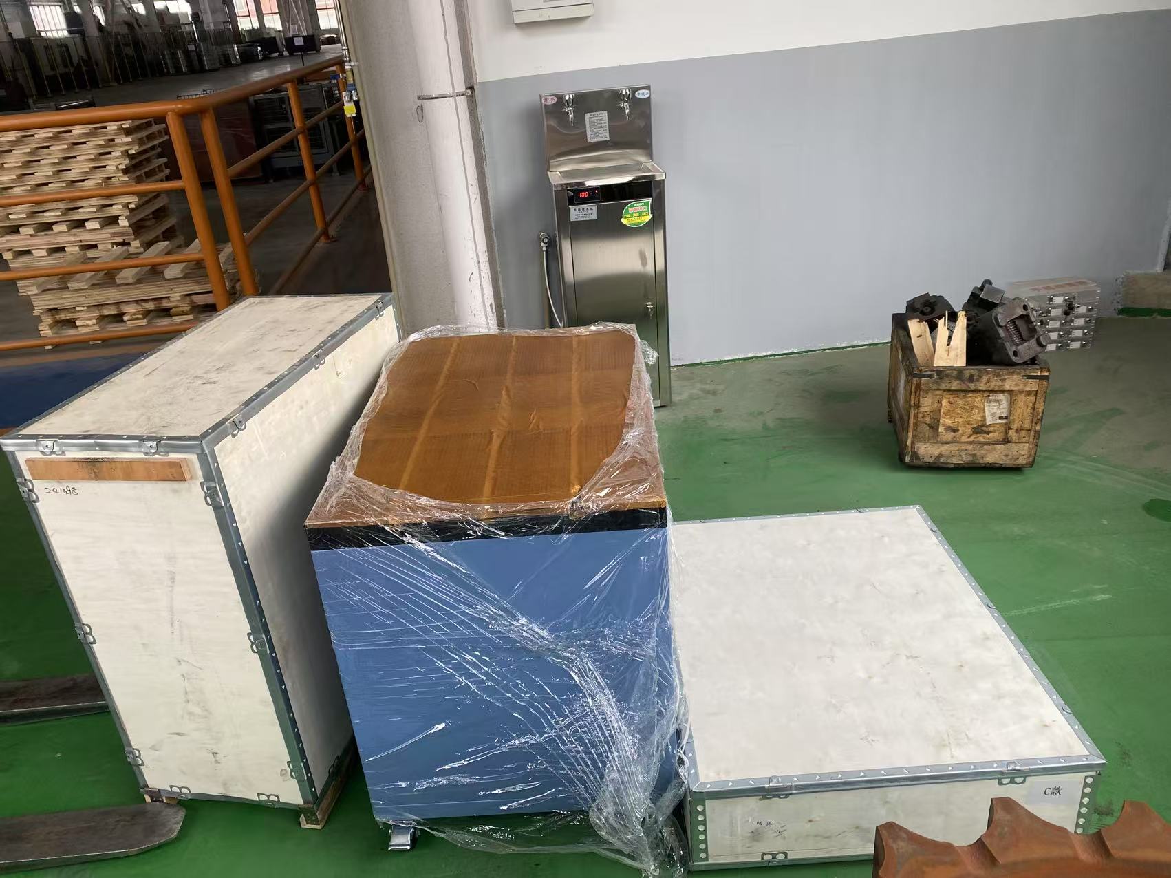 感謝泉州市xx機械設備有限公司惠購武夷山臺鉆Z4116，移動工作臺和M36搖臂伺服攻絲機