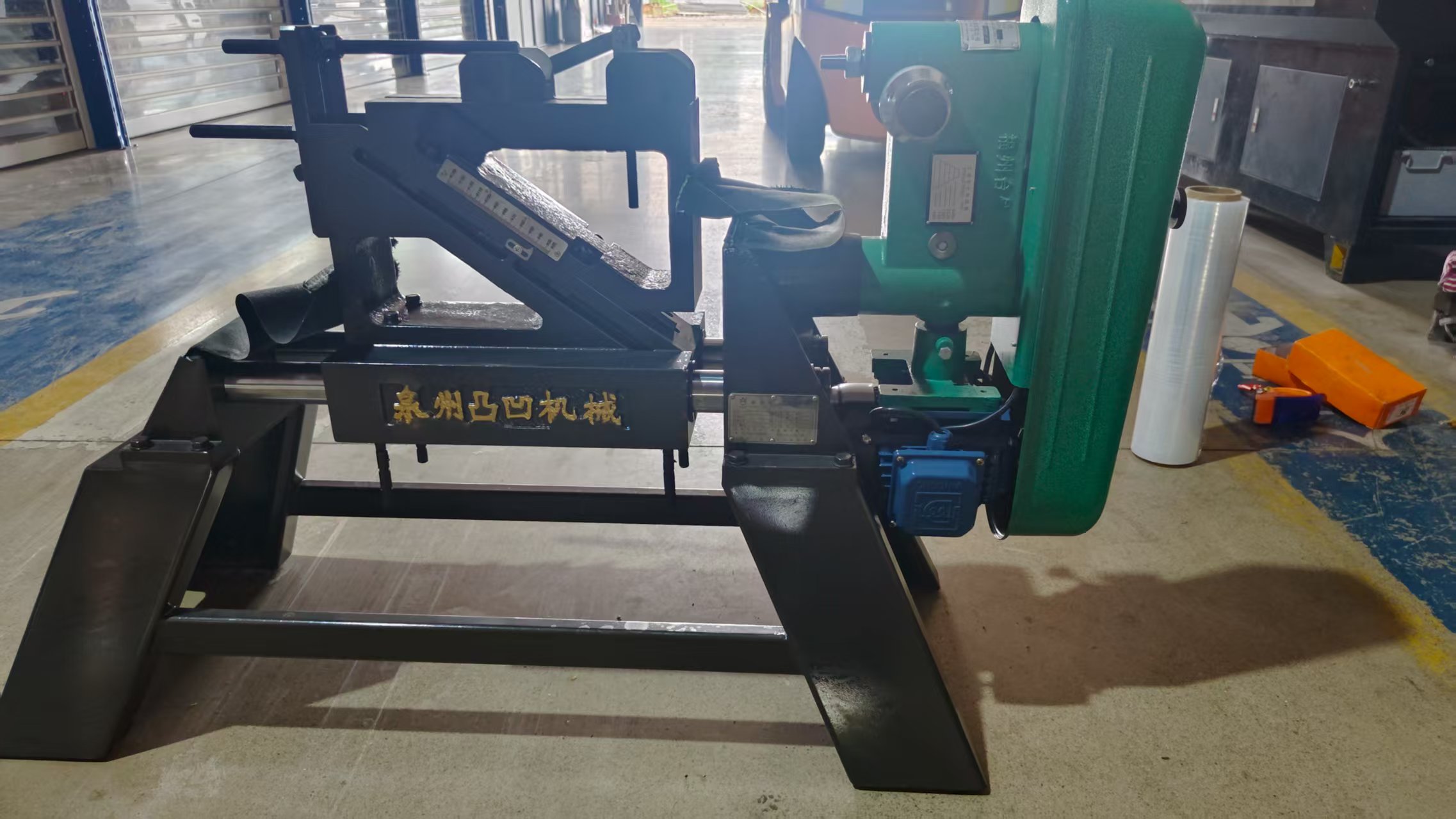 感謝xx機(jī)械加工有限公司惠購(gòu)0.6米圓鋼中心孔鉆床（整機(jī)）