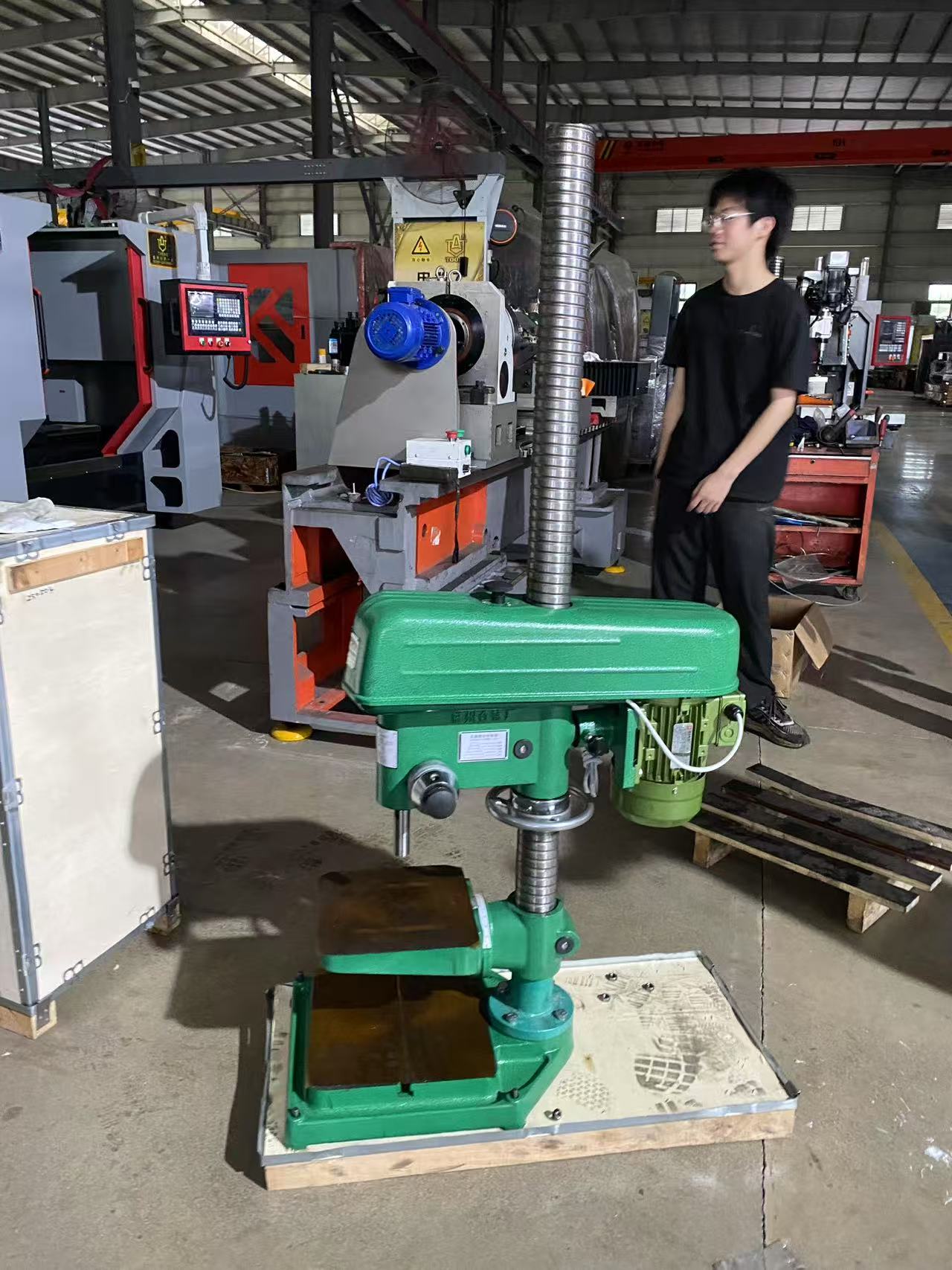 感謝xx模具廠惠購加高1.4米武夷山鉆床Z4116